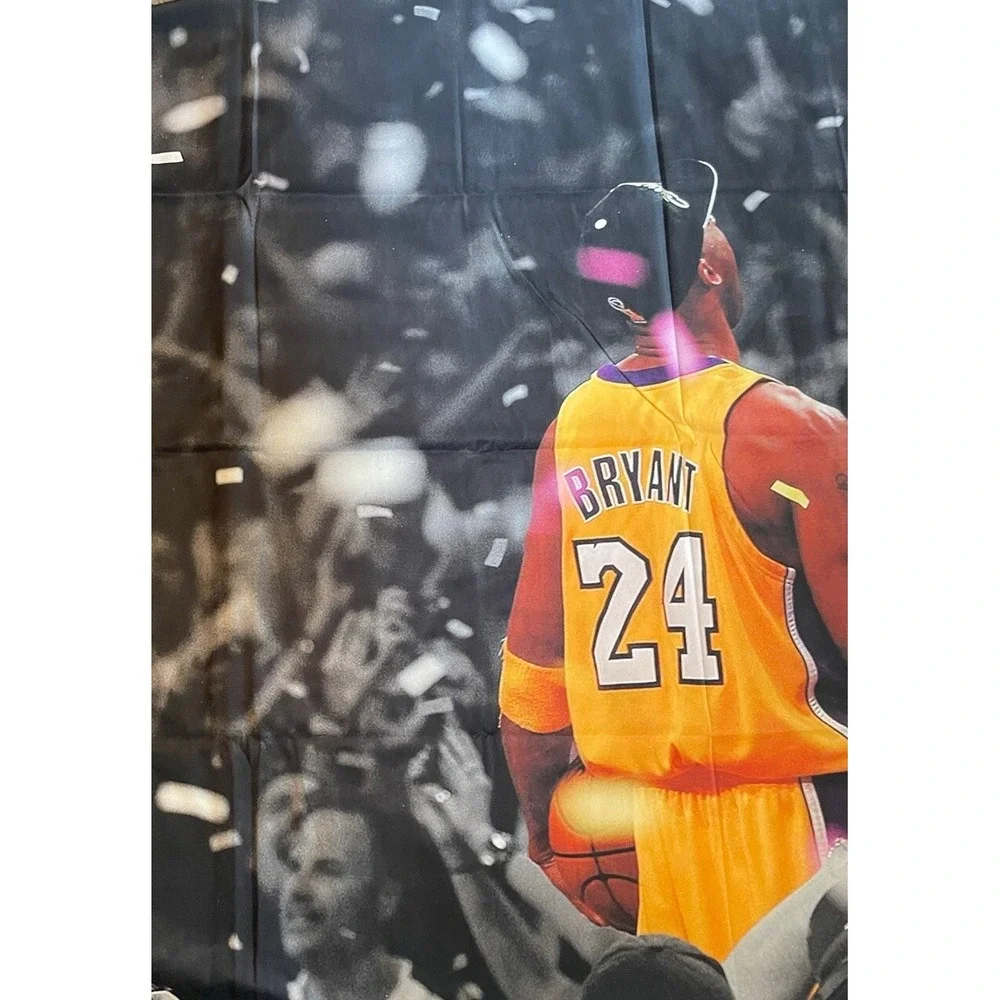 Kobe Bryant Wall Tapestry Nylon 60x51 Inches with Wall Hanging  Kit NBA Shaq TNT
